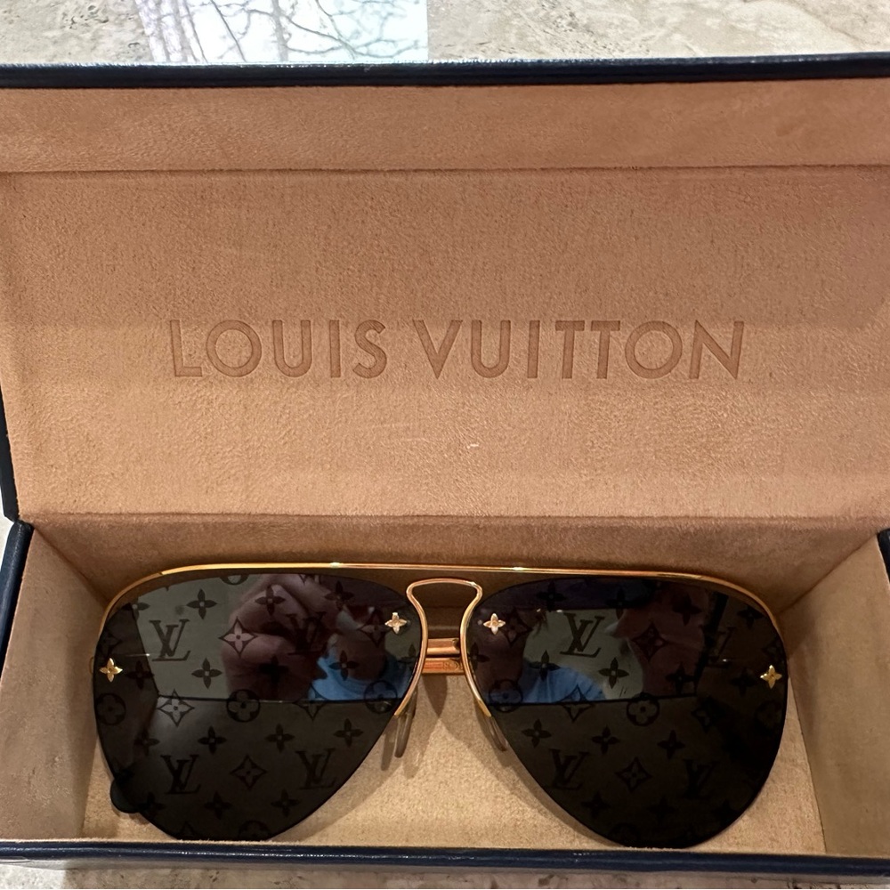 Louis Vuitton sunglasses, gently used. Grease Dark Gun Monogram